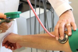 Blutdruckschwankungen: Ursachen und Behandlung
